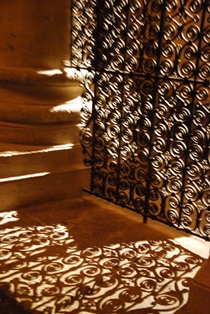 grilles_du_XIIme_s._coeur_abbatiale_de_Conques.jpg